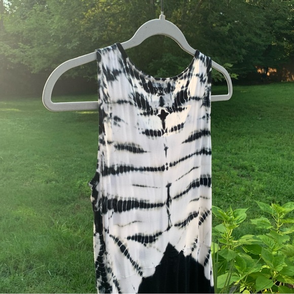 WD.NY Flowy Asymmetrical Black & White Tie dye Rayon Blend Tank top Size Medium - Picture 9 of 13
